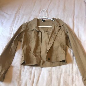 Cropped beige jacket